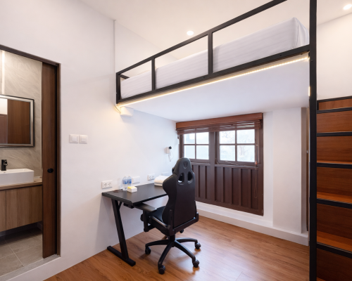deluxe loft double, window, private bathroom (2)