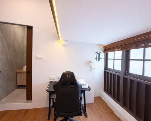 deluxe loft double, window, private bathroom (6)