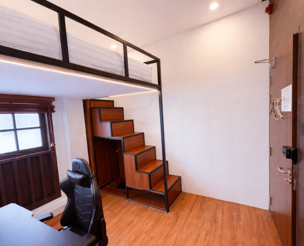 deluxe loft double, window, private bathroom (9)