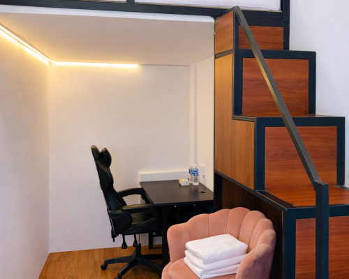 deluxe loft double, window, shared bathroom (4)