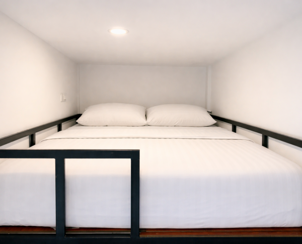 deluxe loft double, window, shared bathroom (6)