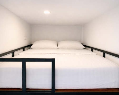 deluxe loft double, window, shared bathroom (6)