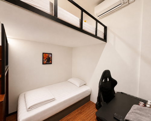 Home restored loft with preserved staircase 2 (1)