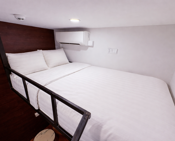superior loft double, no window, shared bathroom (6)