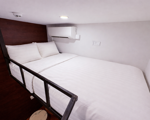 superior loft double, no window, shared bathroom (6)