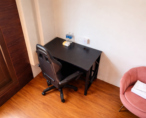 superior loft double, window, shared bathroom (1)