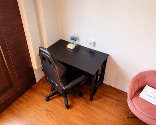 superior loft double, window, shared bathroom (1)