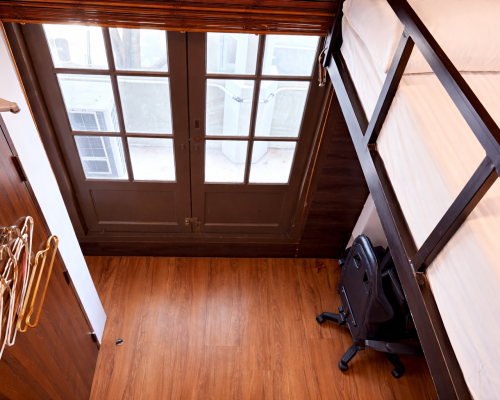 superior loft double, window, shared bathroom (3)