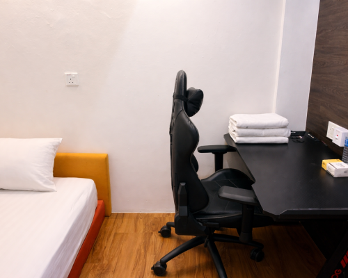 triple room, no window, shared bathroom (5)